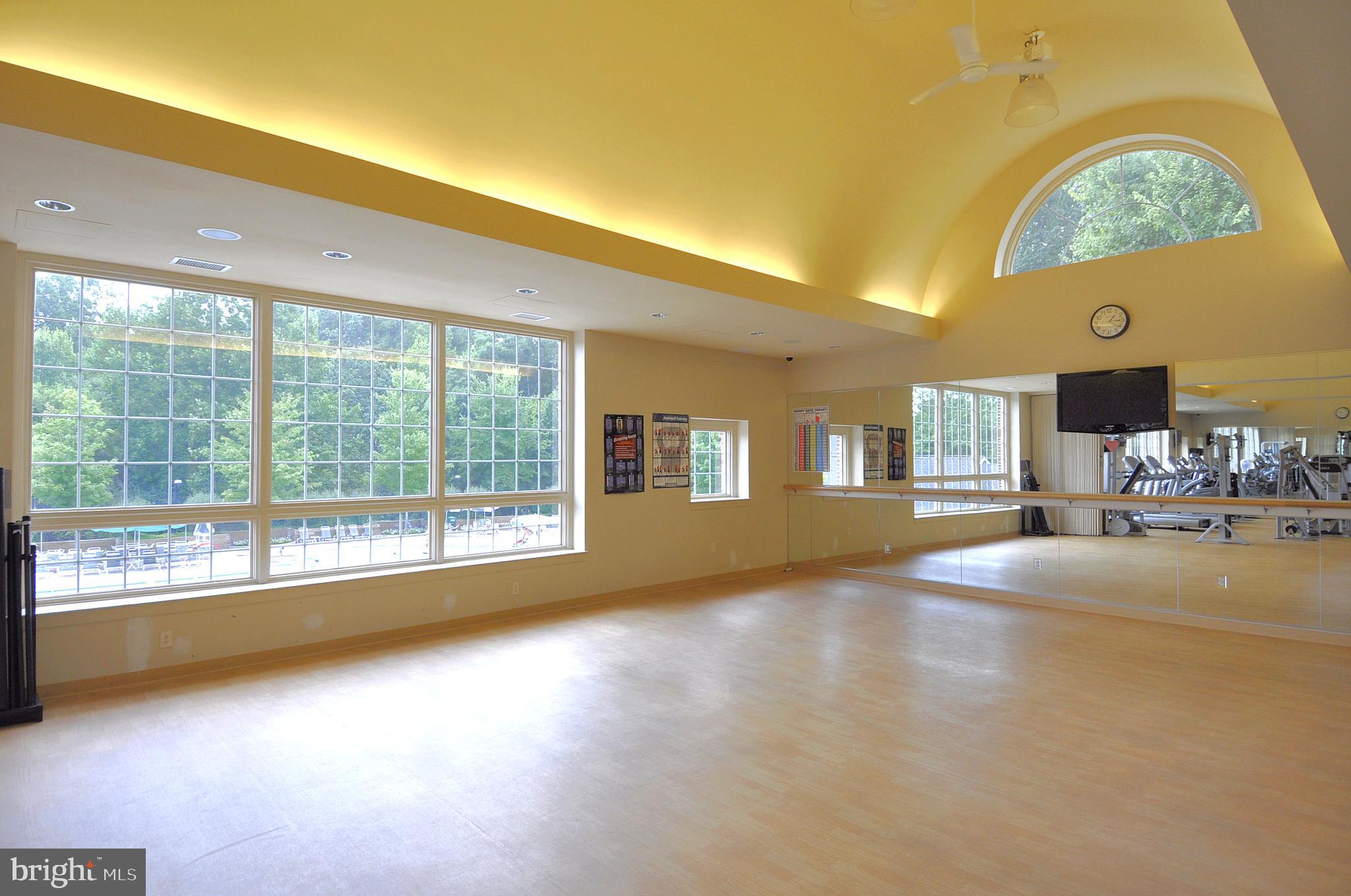 12002 Ridge Knoll Drive, Unit 7 Fairfax, VA 22033 - Photo 35 of 42 Penderbrook Gym.