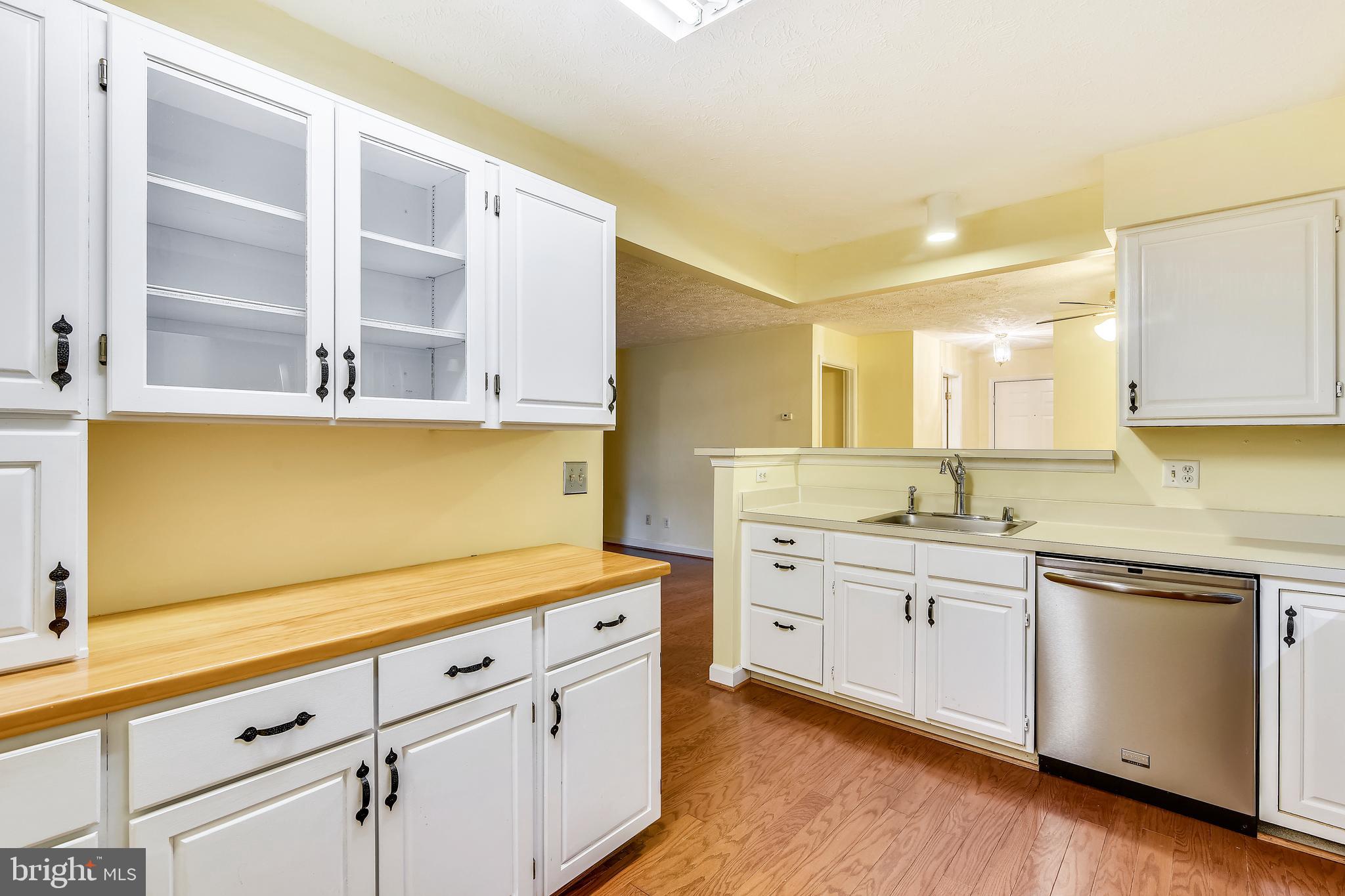 12002 Ridge Knoll Drive, Unit 7 Fairfax, VA 22033 - Photo 5 of 42 Kitchen