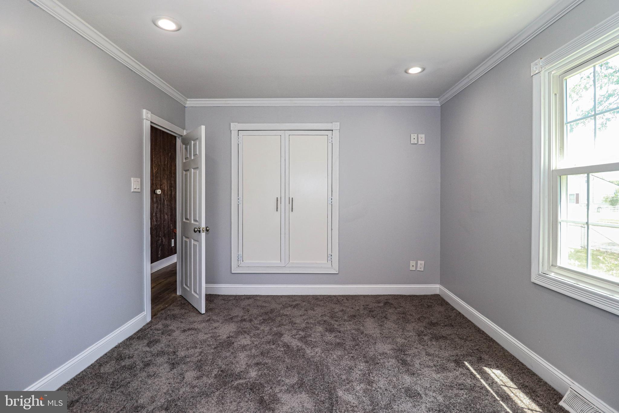 19 Sheldon Road Pemberton, NJ 08068 - Photo 20 of 30 an empty room with windows