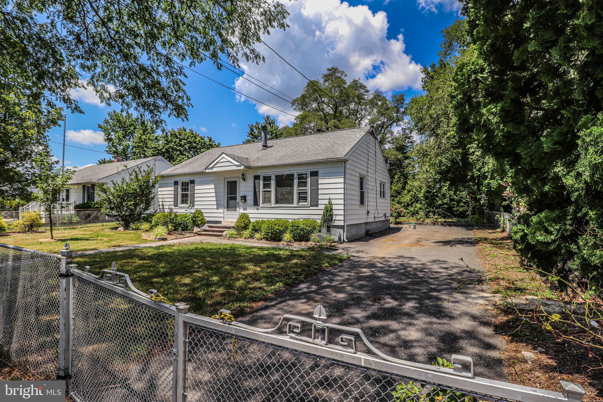 19 Sheldon Road Pemberton, NJ 08068 - Photo 4 of 30 a front view of a house with garden