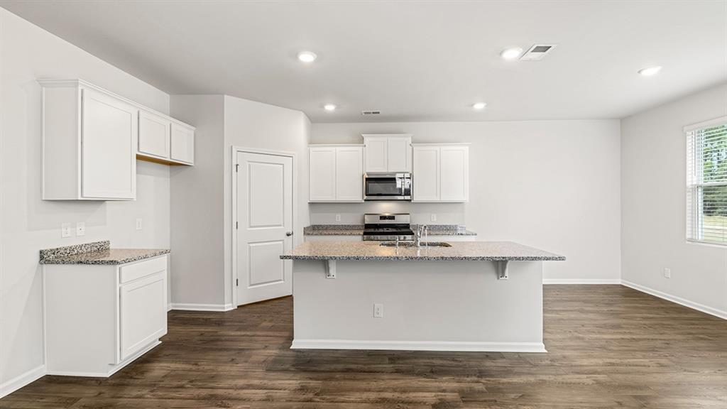 229 Lauritsen Way Newnan, GA 30265 - Photo 3 of 30