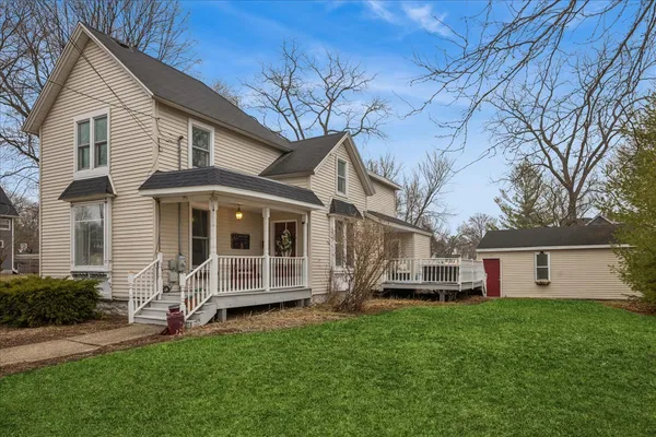 $395,000 | 121 South Walkup Avenue, Crystal Lake, IL 60014