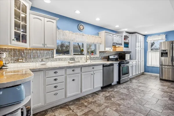 $385,000 | 121 South Walkup Avenue, Crystal Lake, IL 60014