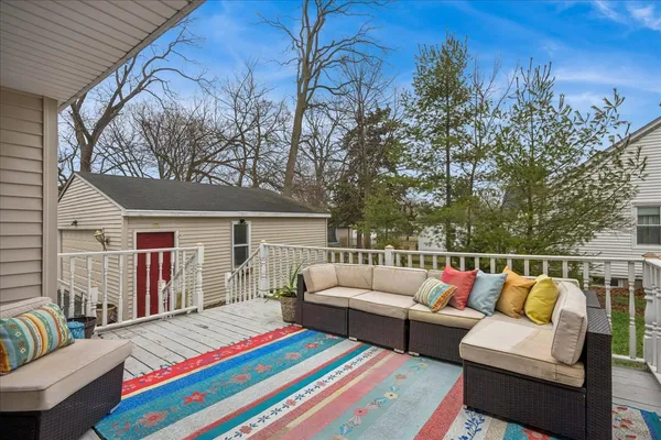 $385,000 | 121 South Walkup Avenue, Crystal Lake, IL 60014