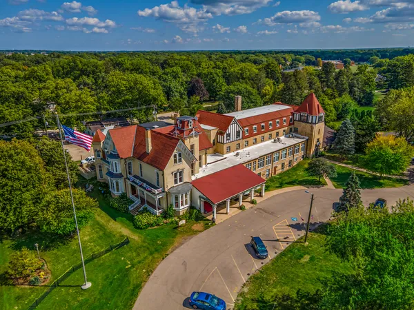 $385,000 | 121 South Walkup Avenue, Crystal Lake, IL 60014