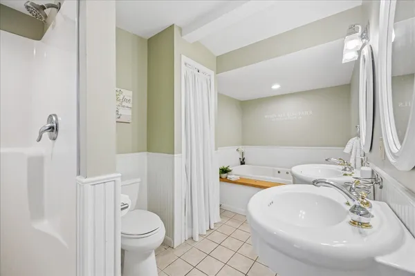$385,000 | 121 South Walkup Avenue, Crystal Lake, IL 60014