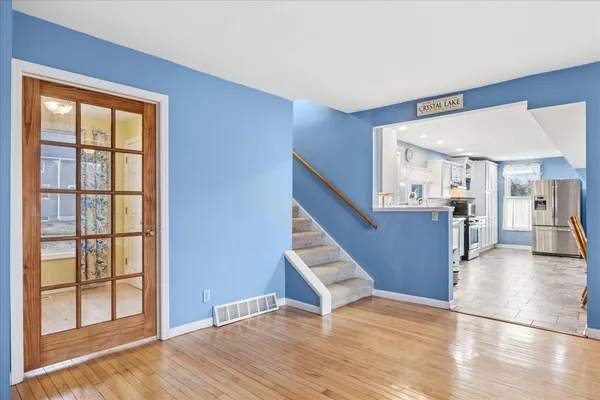 $385,000 | 121 South Walkup Avenue, Crystal Lake, IL 60014