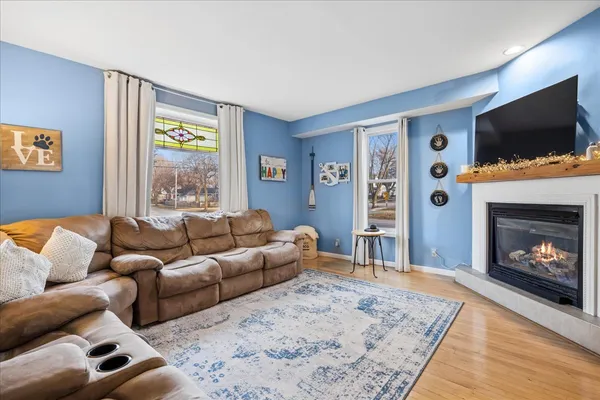 $385,000 | 121 South Walkup Avenue, Crystal Lake, IL 60014