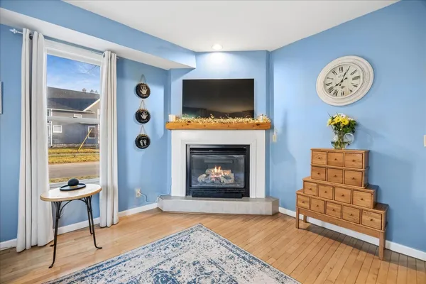 $385,000 | 121 South Walkup Avenue, Crystal Lake, IL 60014