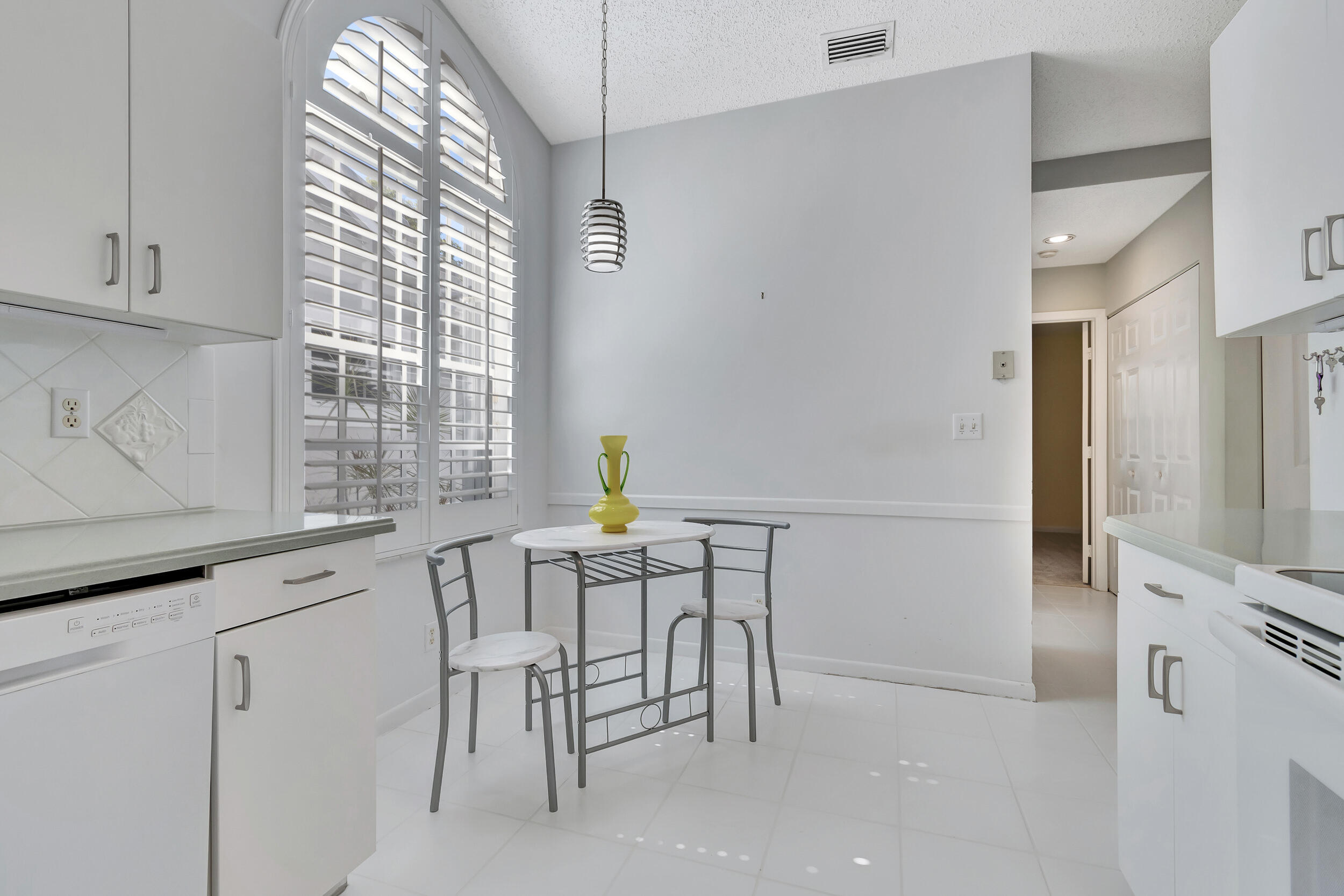 5190 Sabal Gardens Lane, Unit 3 Boca Raton, FL 33487 - Photo 11 of 29 Eat in kithen