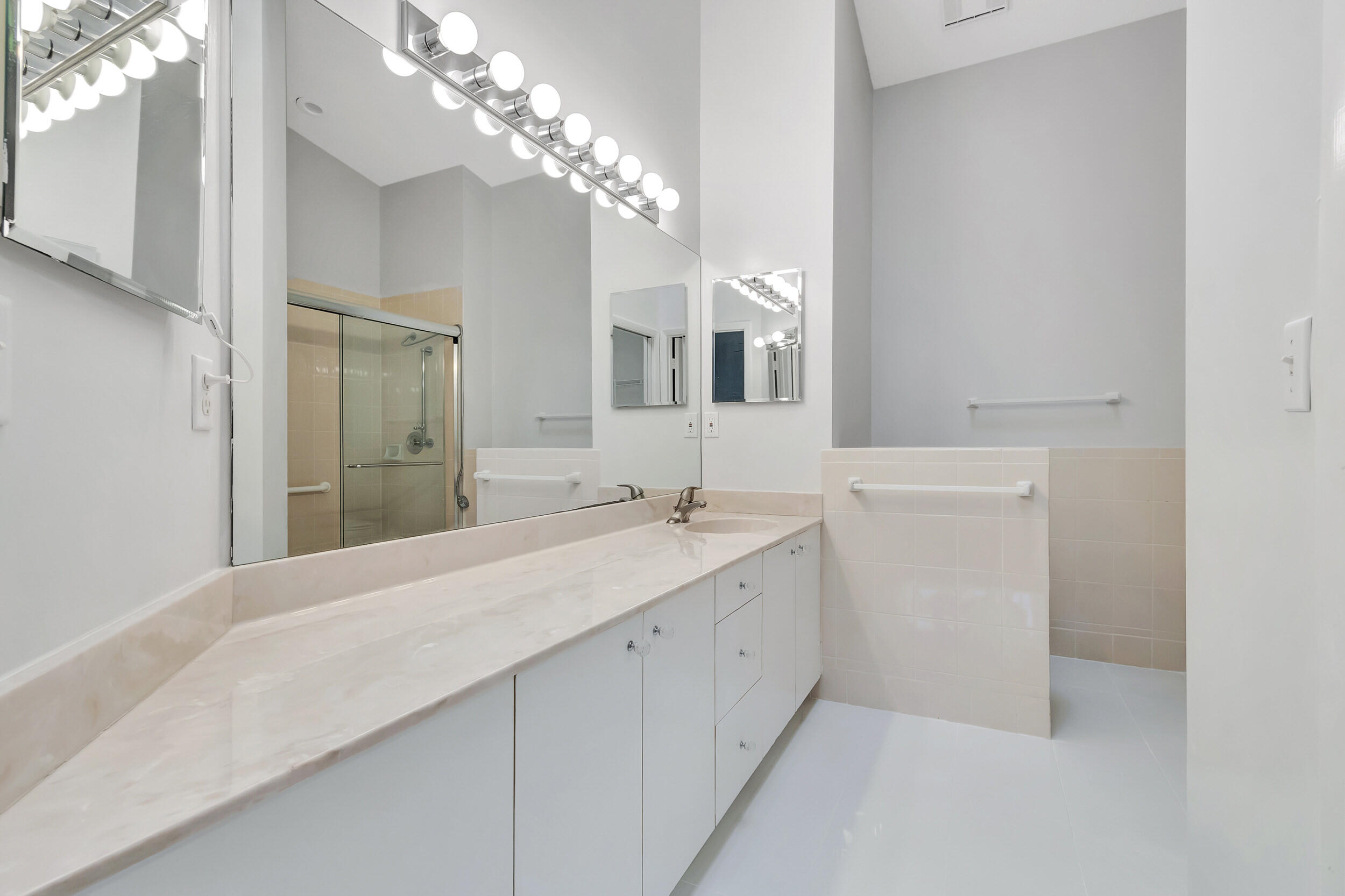 5190 Sabal Gardens Lane, Unit 3 Boca Raton, FL 33487 - Photo 15 of 29 Large primary bathroom