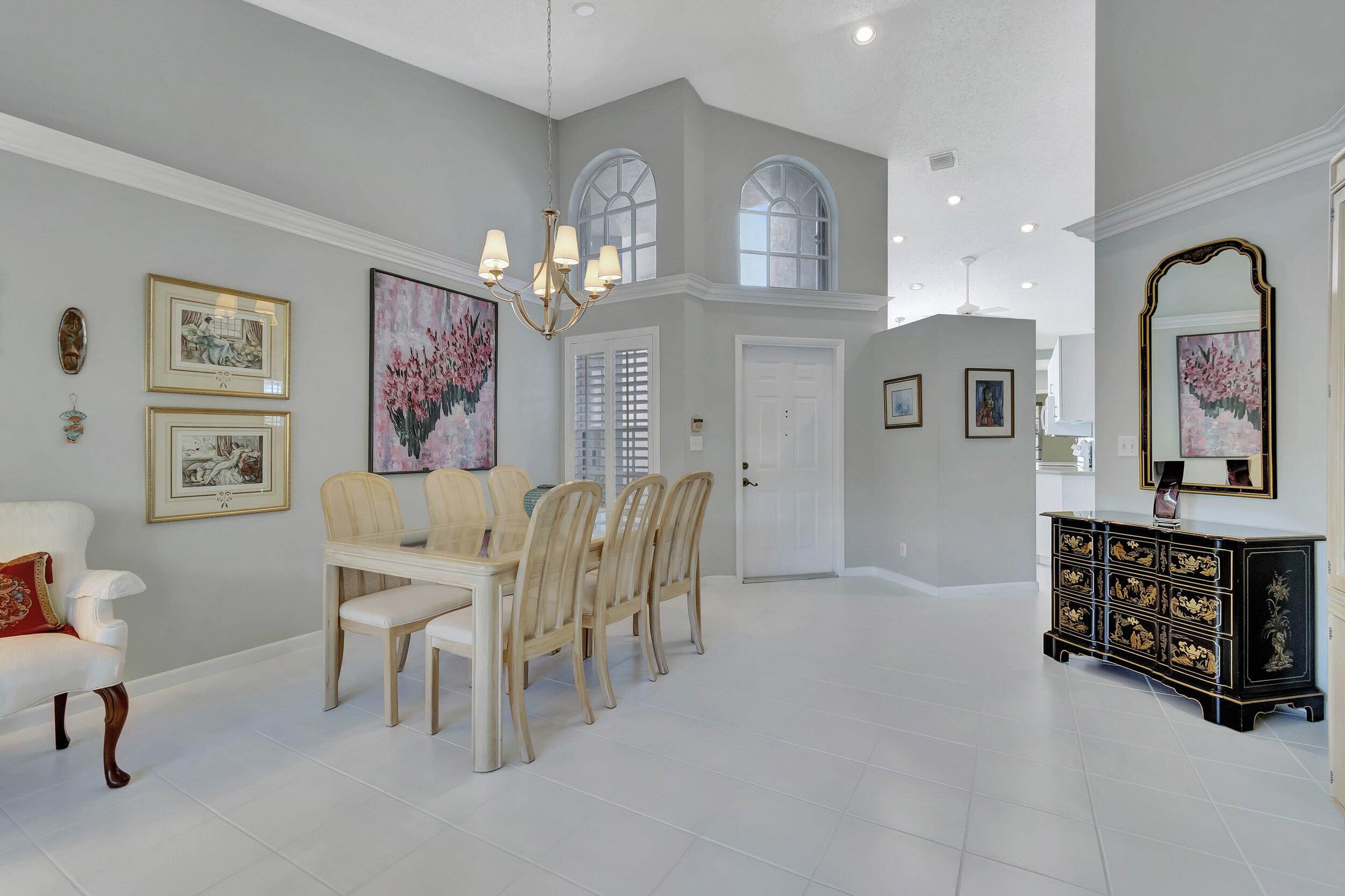 5190 Sabal Gardens Lane, Unit 3 Boca Raton, FL 33487 - Photo 8 of 29 Vaulted ceilings