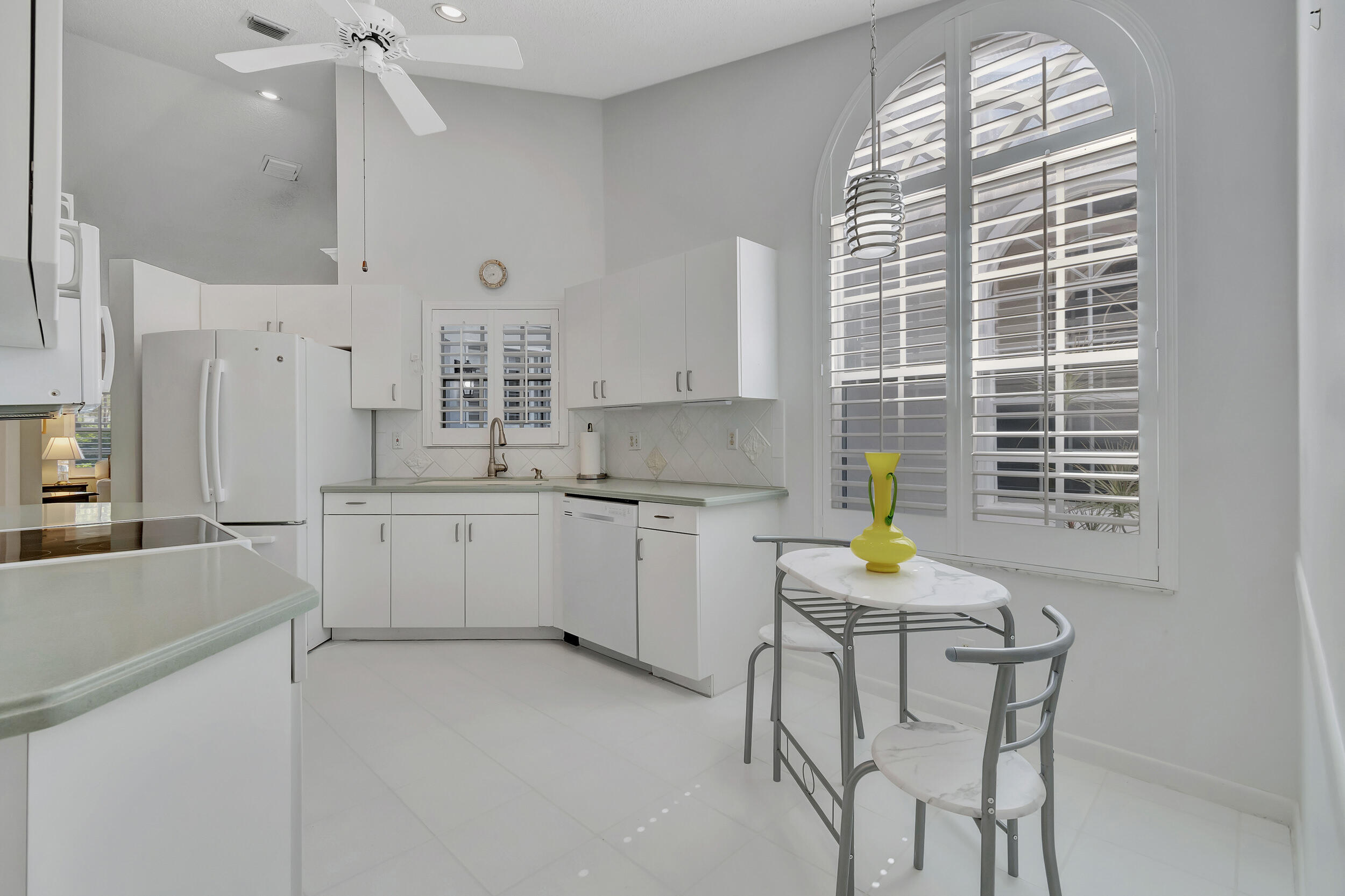 5190 Sabal Gardens Lane, Unit 3 Boca Raton, FL 33487 - Photo 9 of 29 Spacious Kitchen