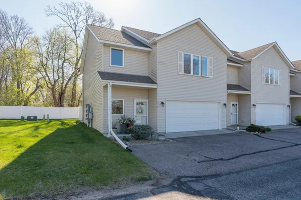 $225,000 | 2110 Willow Trail, North Mankato, MN 56003