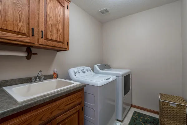 $225,000 | 2110 Willow Trail, North Mankato, MN 56003