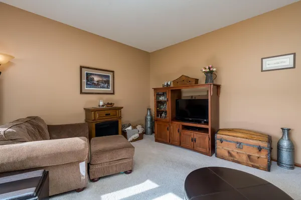 $225,000 | 2110 Willow Trail, North Mankato, MN 56003