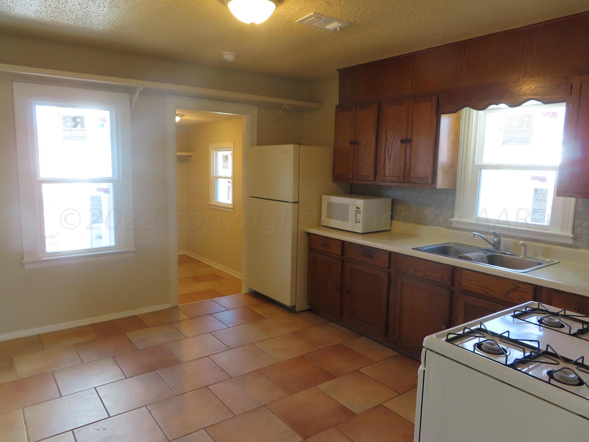 4014 South Hughes Street Amarillo, TX 79110 - Photo 5 of 12 IMG_2250