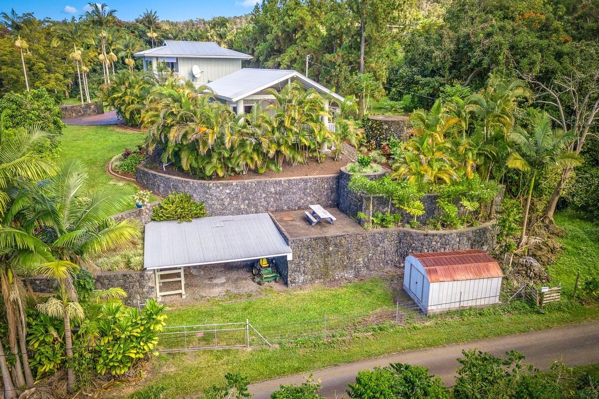 81-1073-i Captain Cook Road Captain Cook, HI 96704 - Photo 4 of 25 an aerial view of a house