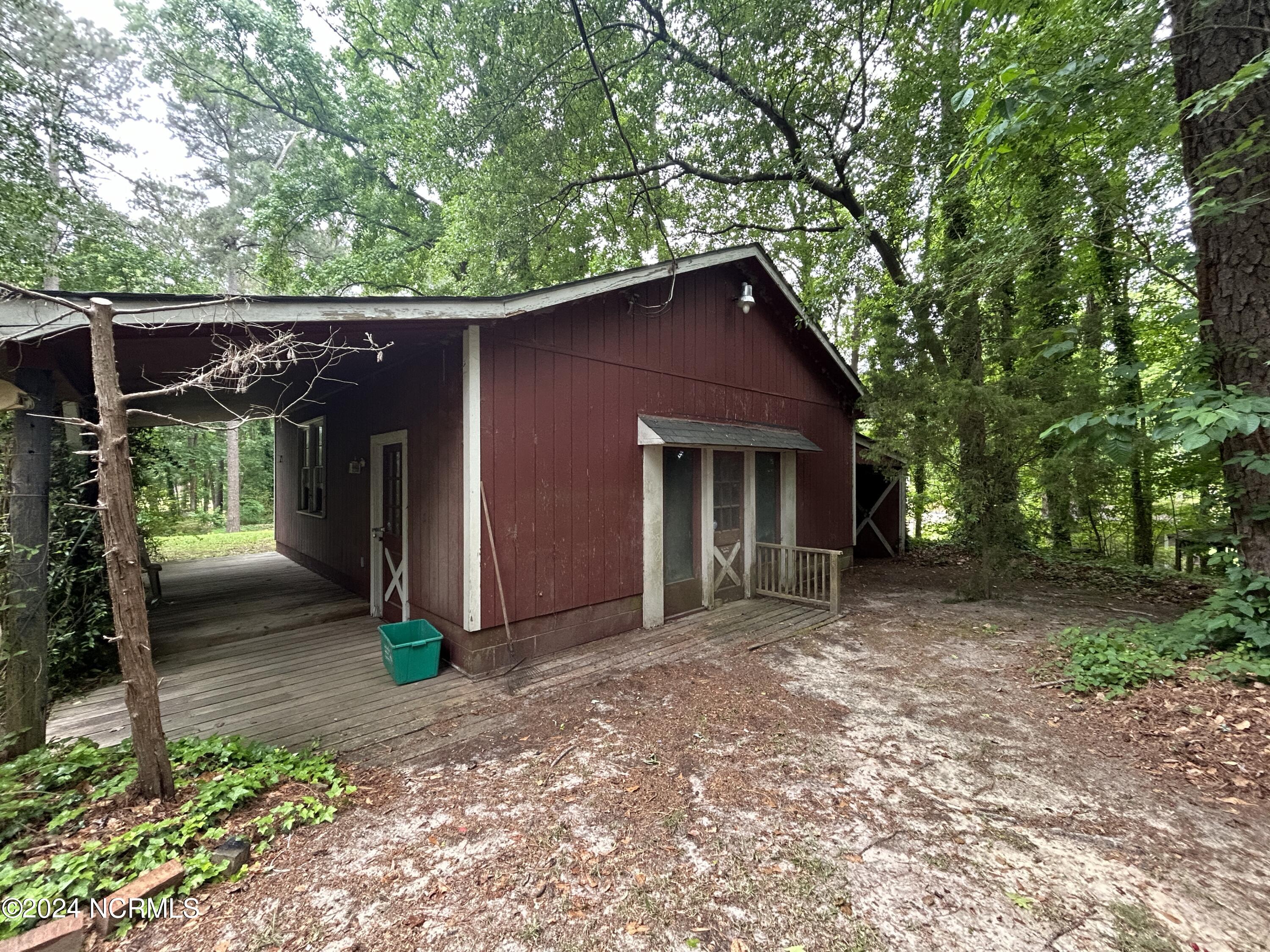 1054 Oakview Road Williamston, NC 27892 - Photo 3 of 30 Barn