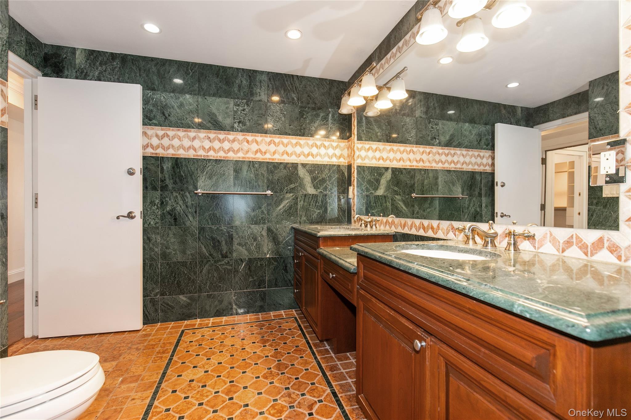 100 Cutter Mill Road, Unit 4V Great Neck, NY 11021 - Photo 24 of 28 Gallery Image 24
