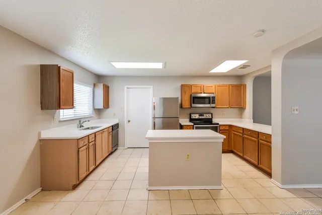 $1,525 | 8027 Chestnut Cape Drive, Converse, TX 78109