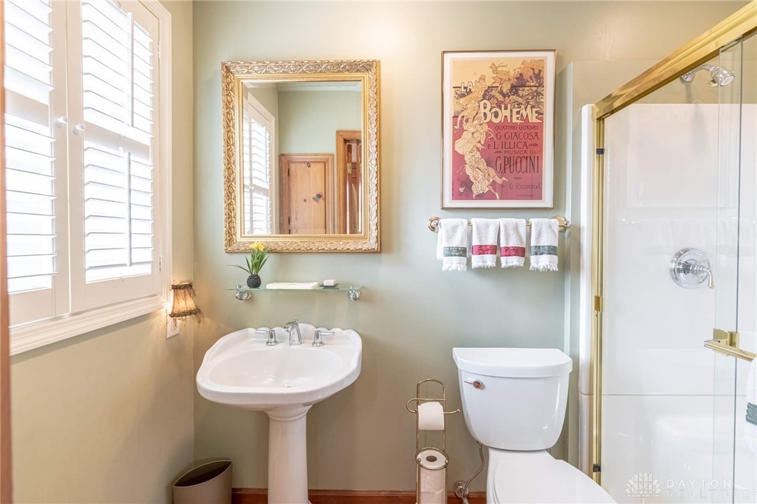 3432 Westbury Road Kettering, OH 45429 - Photo 41 of 74 Full bath beside door to patio and laundry