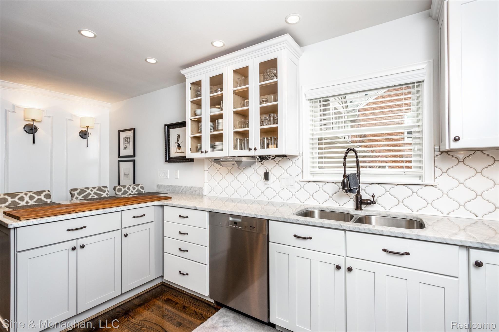 901 South Oxford Road Grosse Pointe, MI 48236 - Photo 36 of 72 901 S Oxford L047.jpg