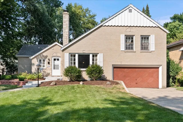 $719,900 | 6745 North Leoti Avenue, Chicago, IL 60646