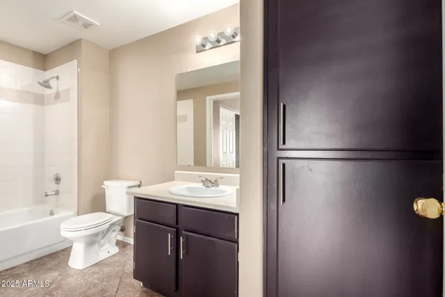 $2,000 | 3236 East Chandler Boulevard, Unit 2011, Phoenix, AZ 85048