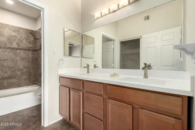 $2,000 | 3236 East Chandler Boulevard, Unit 2011, Phoenix, AZ 85048