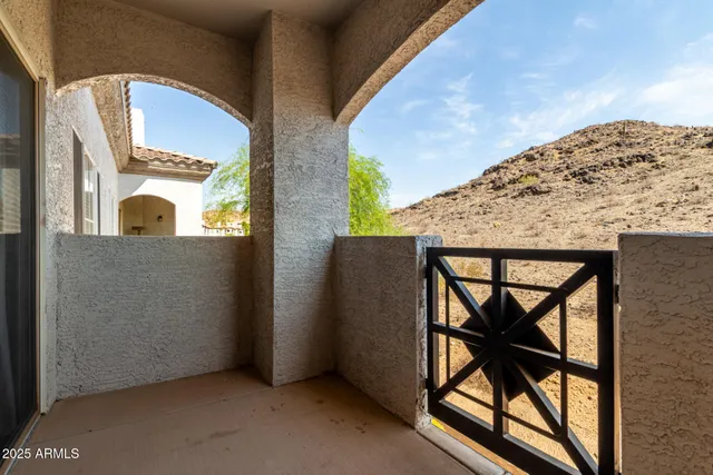 $2,000 | 3236 East Chandler Boulevard, Unit 2011, Phoenix, AZ 85048