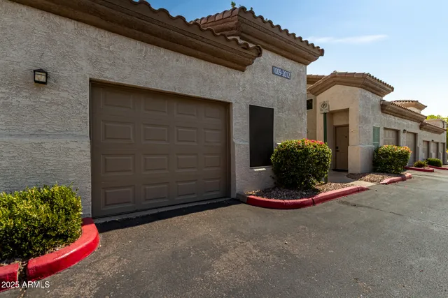 $2,000 | 3236 East Chandler Boulevard, Unit 2011, Phoenix, AZ 85048