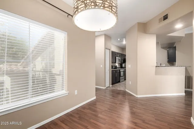 $2,000 | 3236 East Chandler Boulevard, Unit 2011, Phoenix, AZ 85048