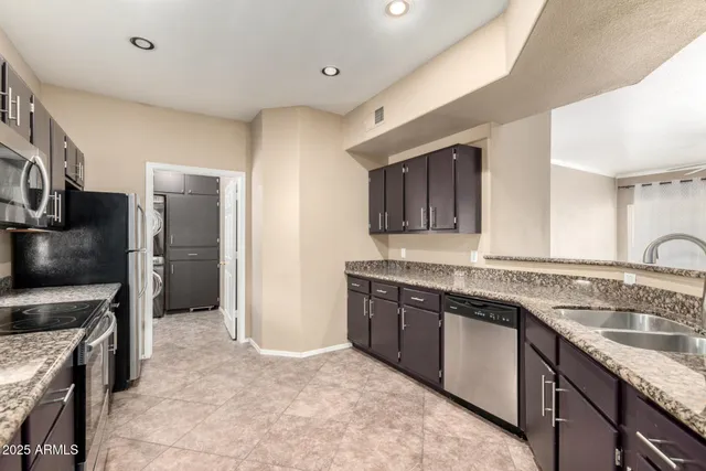 $2,000 | 3236 East Chandler Boulevard, Unit 2011, Phoenix, AZ 85048