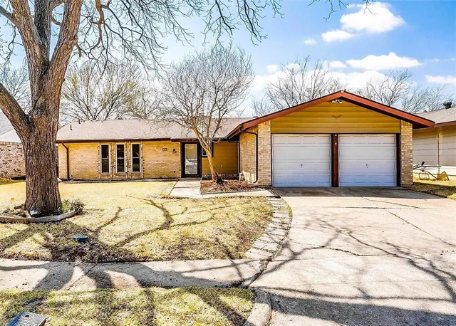 a front view of house with yard