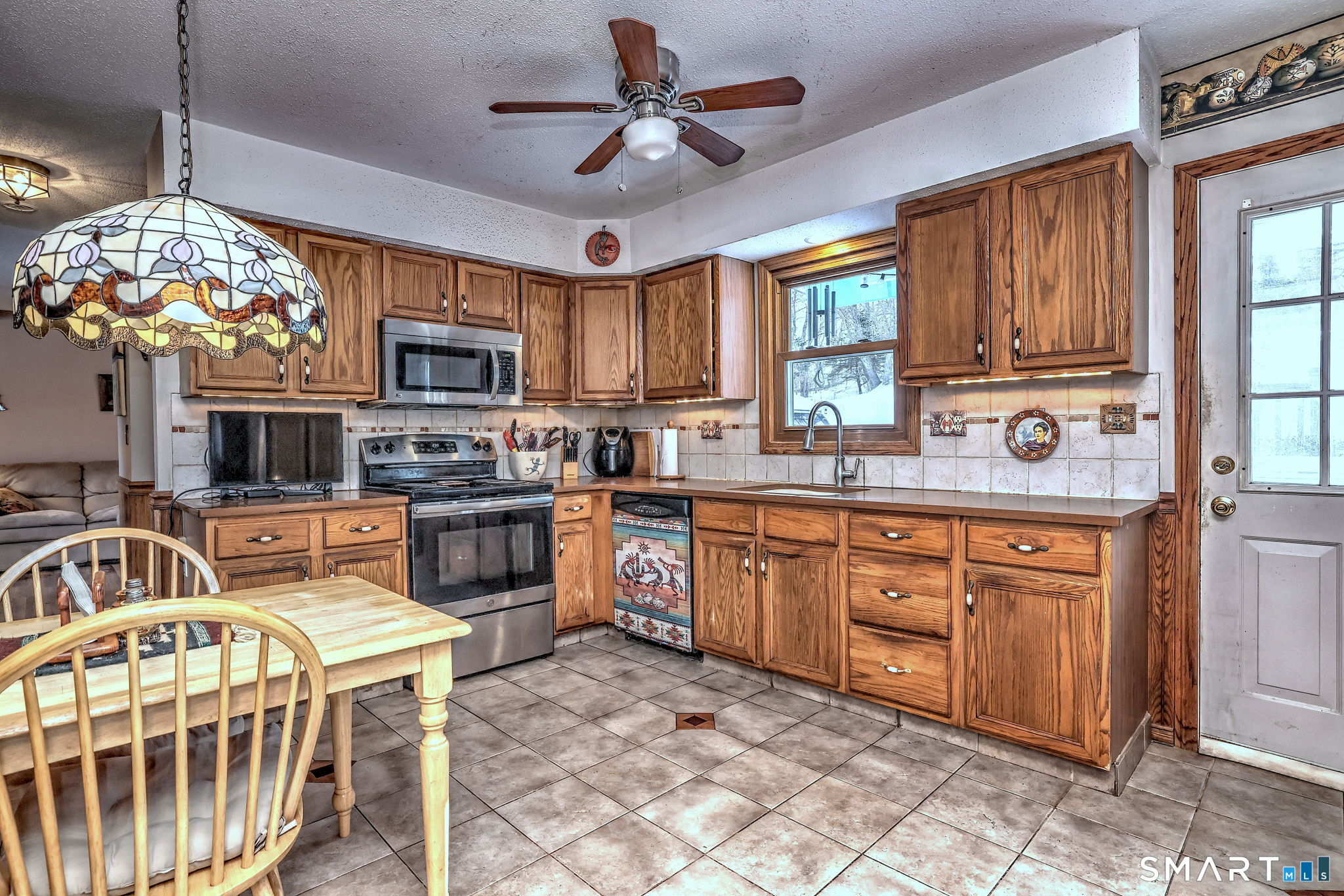 28 Sugar Hill Road North Haven, CT 06473 - Photo 8 of 34