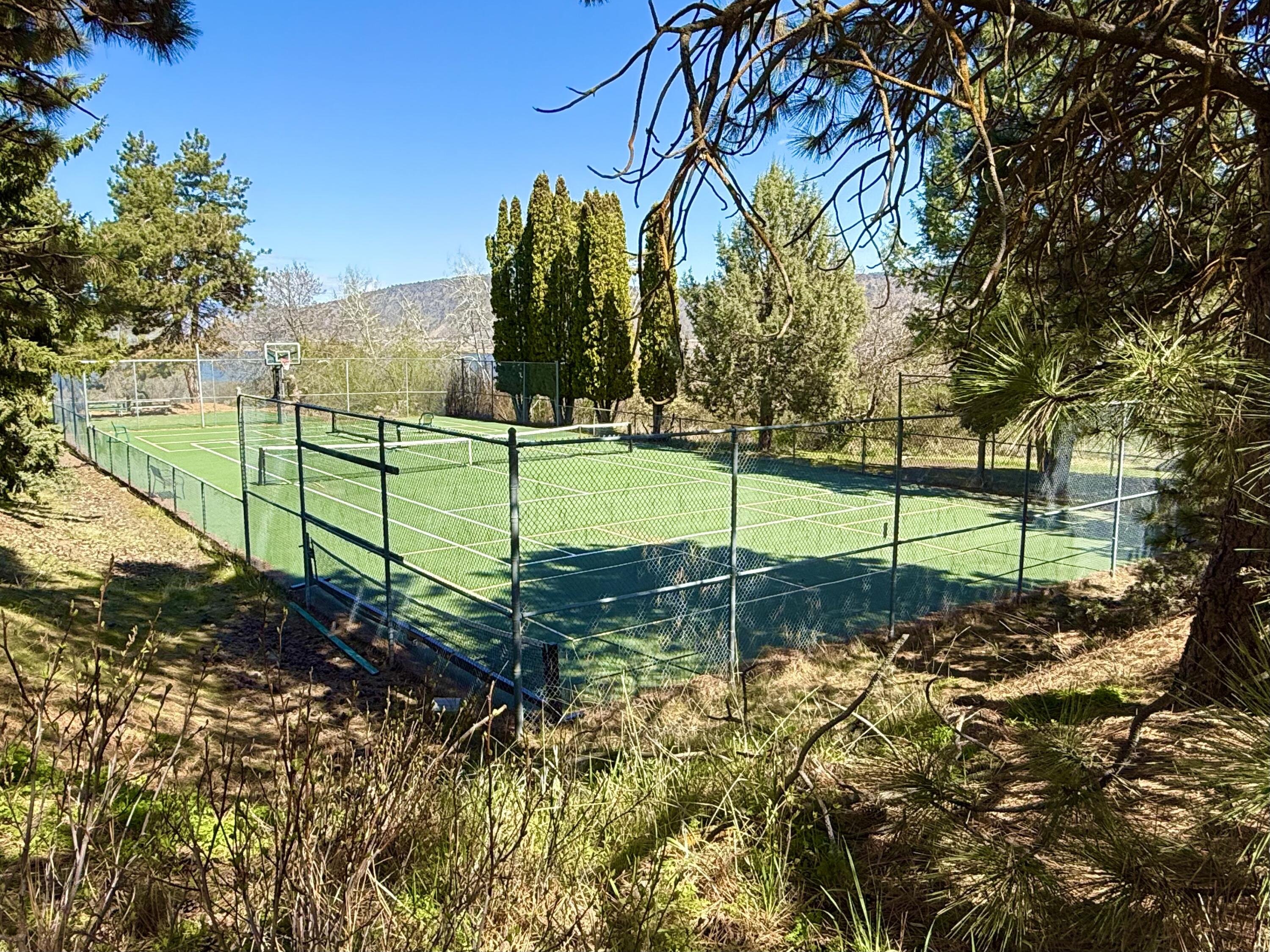 1662 Cove Point Road Klamath Falls, OR 97601 - Photo 27 of 71