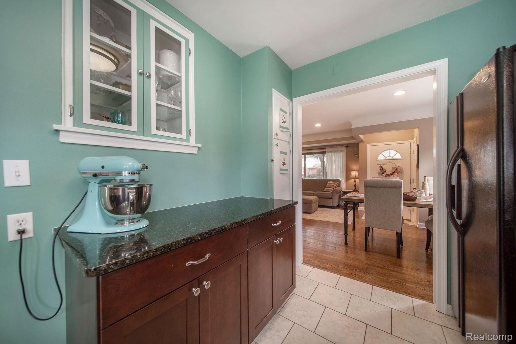 112 Normandy Road Royal Oak, MI 48073 - Photo 12 of 28 112-Normandy_13.jpg