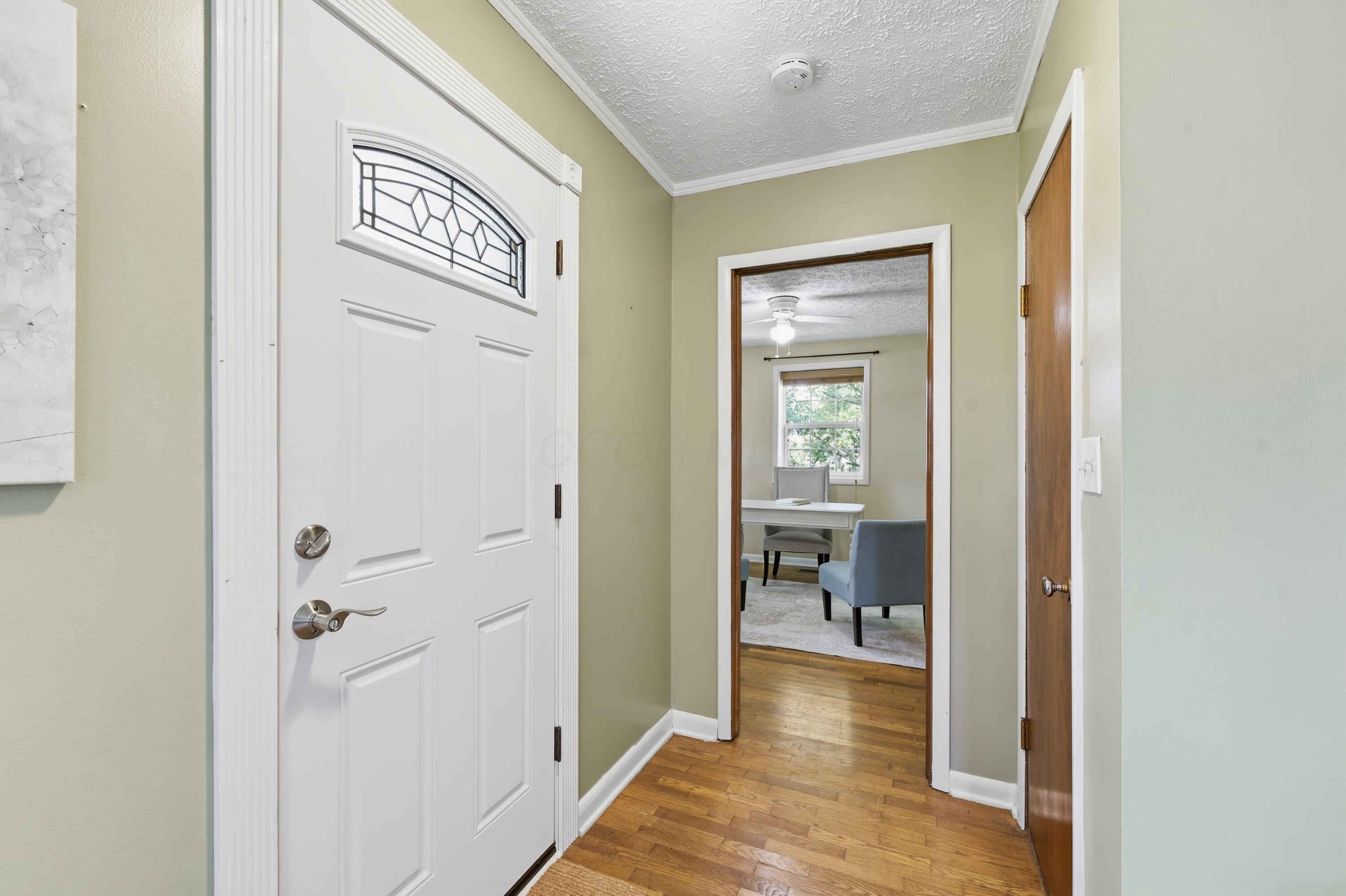 4900 Cosgray Road Hilliard, OH 43026 - Photo 8 of 26 Foyer