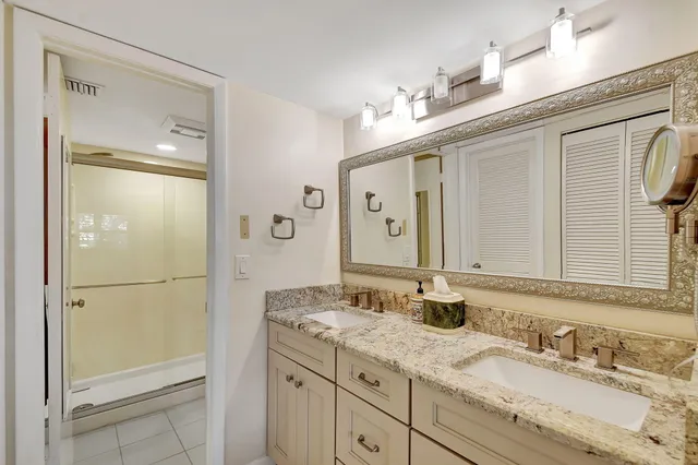 $4,000 | 318 Oak Harbour Drive, Unit 318, Juno Beach, FL 33408