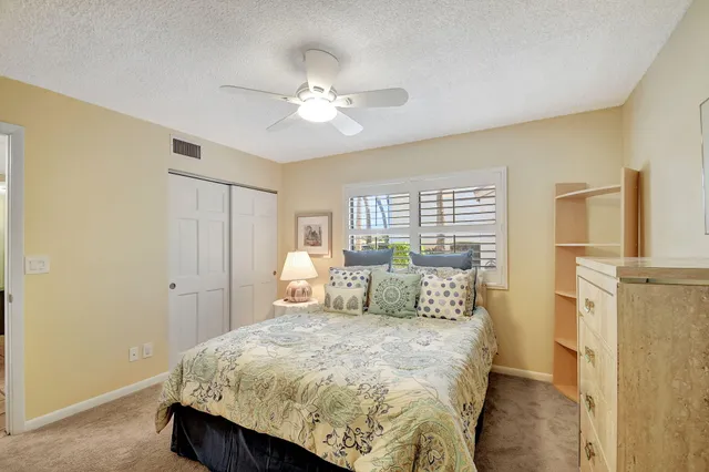 $4,000 | 318 Oak Harbour Drive, Unit 318, Juno Beach, FL 33408