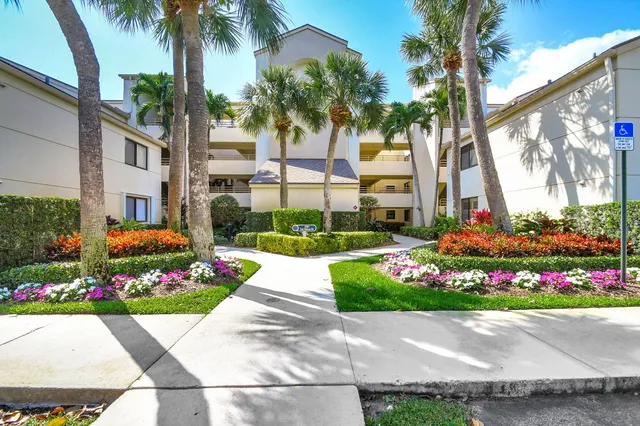 $4,000 | 318 Oak Harbour Drive, Unit 318, Juno Beach, FL 33408