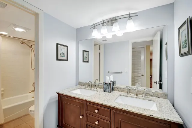 $4,000 | 318 Oak Harbour Drive, Unit 318, Juno Beach, FL 33408