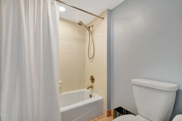 $4,000 | 318 Oak Harbour Drive, Unit 318, Juno Beach, FL 33408