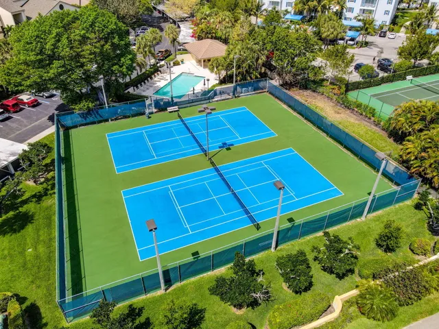 $4,000 | 318 Oak Harbour Drive, Unit 318, Juno Beach, FL 33408