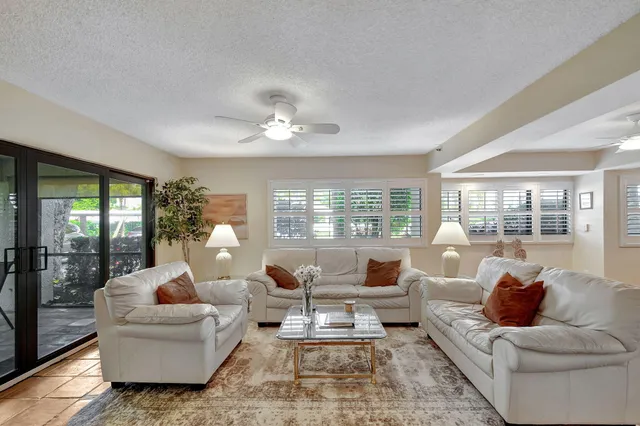 $4,000 | 318 Oak Harbour Drive, Unit 318, Juno Beach, FL 33408