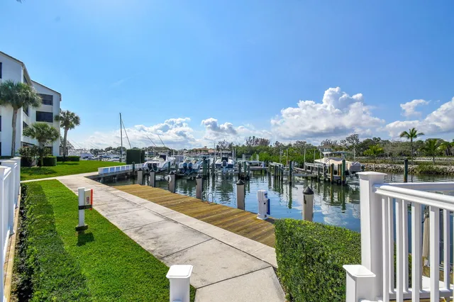 $4,000 | 318 Oak Harbour Drive, Unit 318, Juno Beach, FL 33408