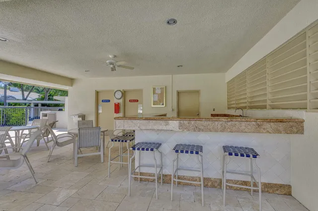 $4,000 | 318 Oak Harbour Drive, Unit 318, Juno Beach, FL 33408