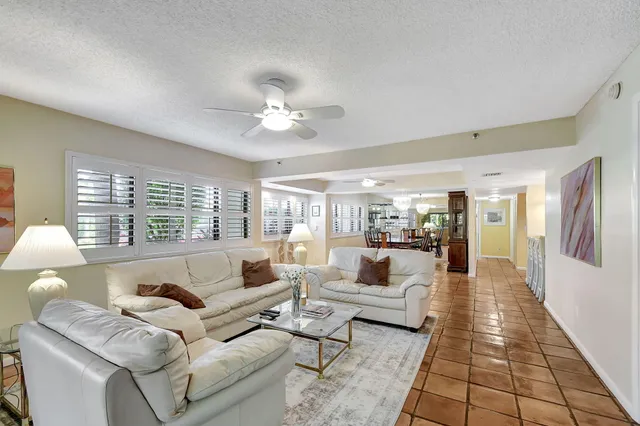 $4,000 | 318 Oak Harbour Drive, Unit 318, Juno Beach, FL 33408