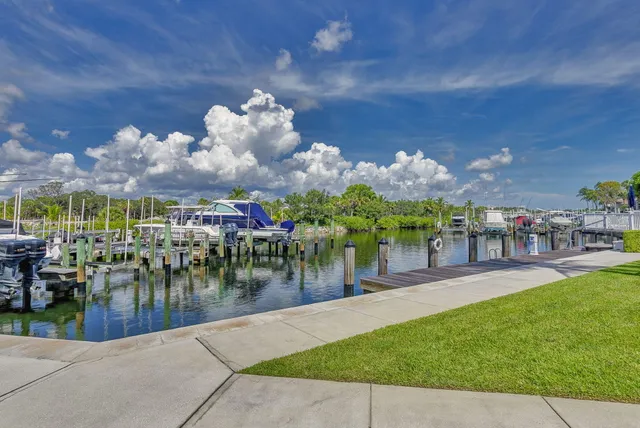 $4,000 | 318 Oak Harbour Drive, Unit 318, Juno Beach, FL 33408